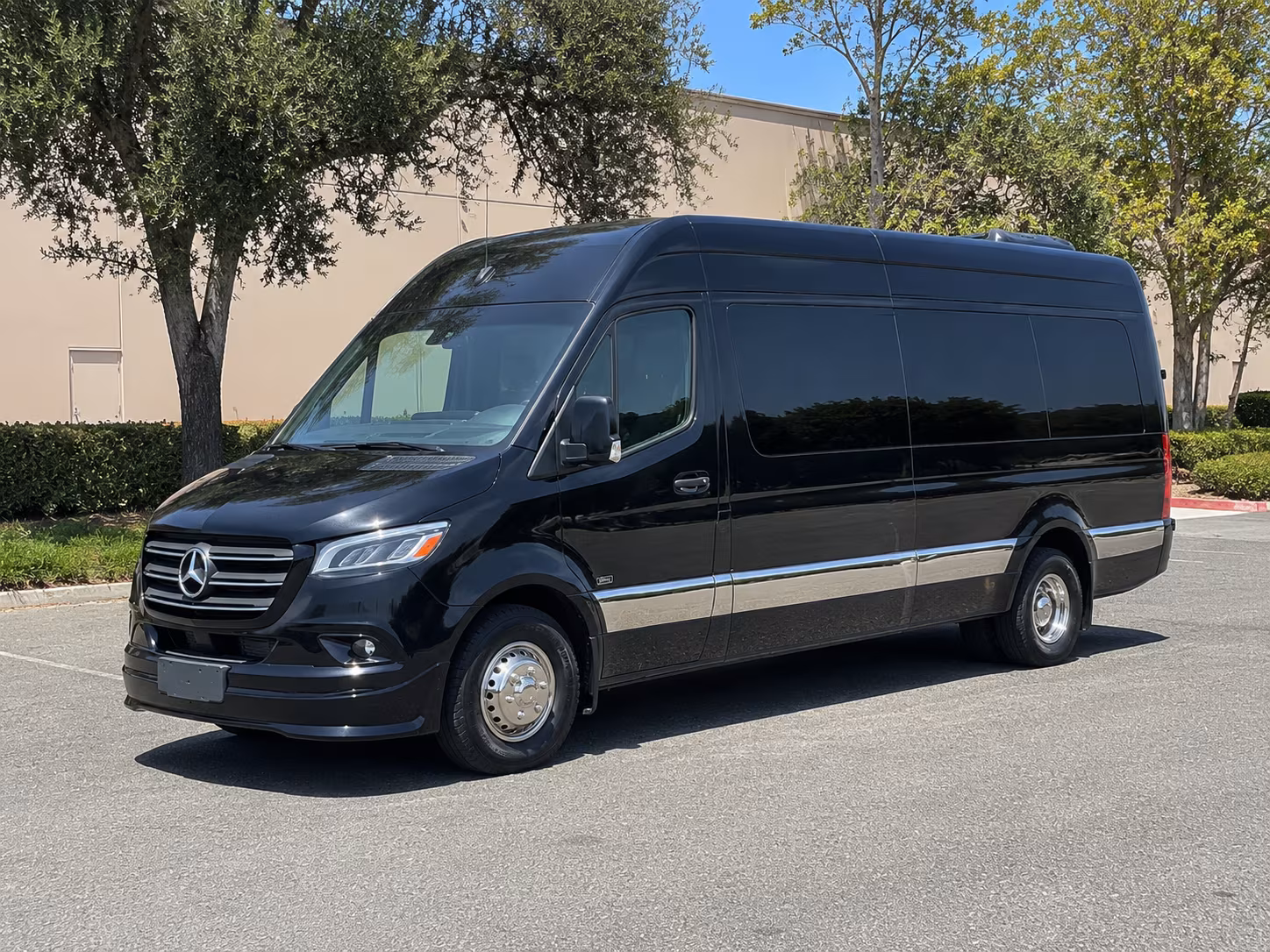 book group transportation for your next airport transfer 4
